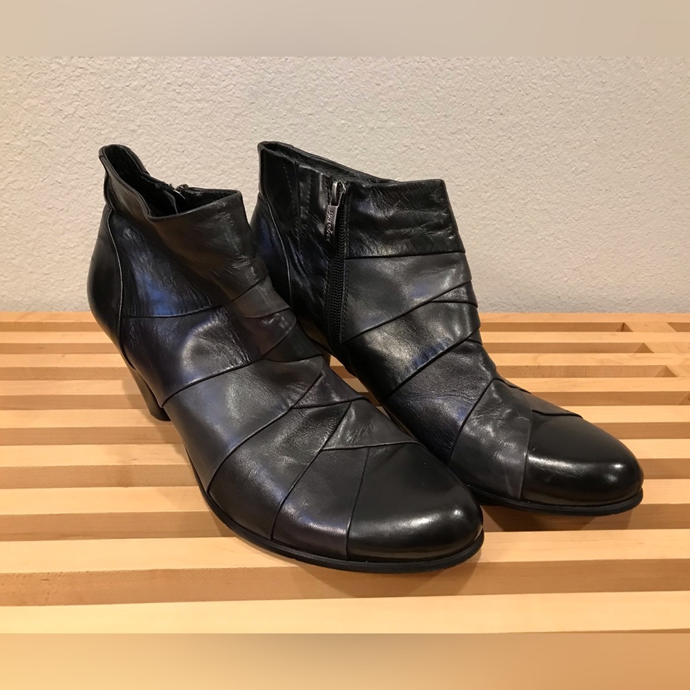 Regards le Ciel Leather Ankle Booties